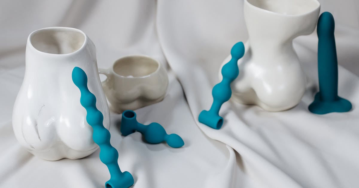découvrez tout ce qu'il faut savoir sur les dildos : conseils d'utilisation, matériaux, tailles, avantages pour le plaisir solo ou en couple. choisissez le dildo adapté à vos envies en toute sécurité.