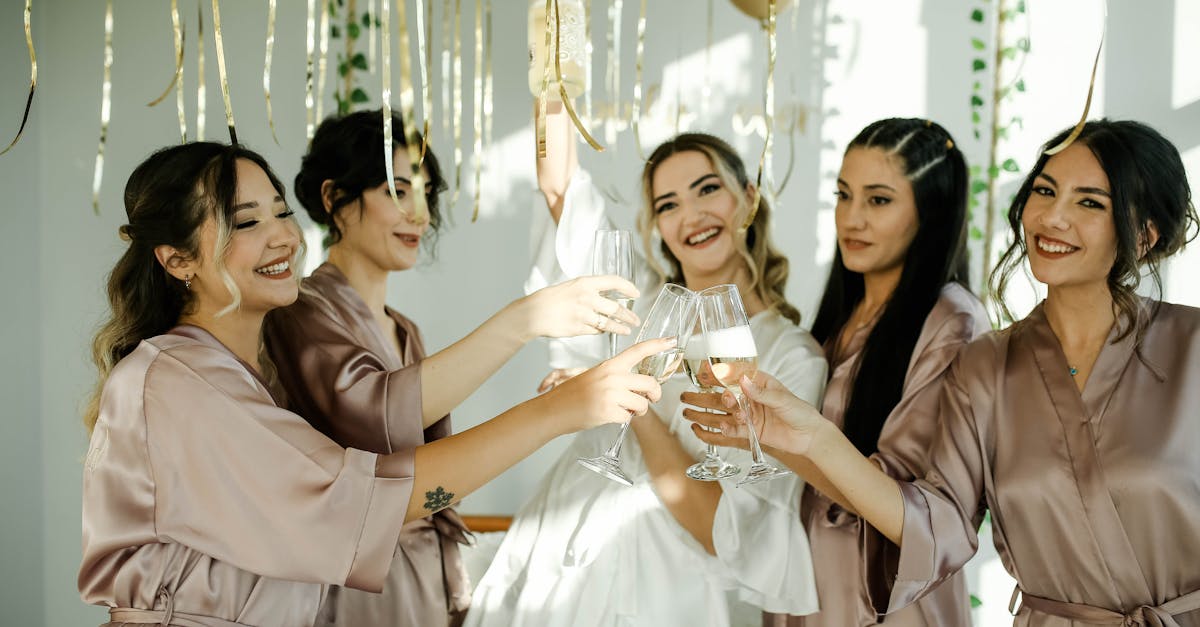organisez une soirée bachelorette inoubliable ! idées d'activités, conseils de décoration et inspirations pour célébrer la future mariée avec style et originalité.