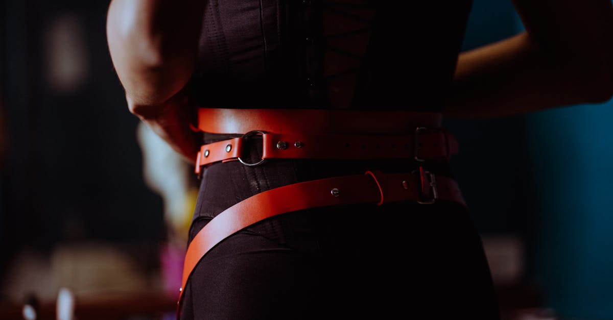 découvrez le bdsm : pratiques, significations et conseils pour explorer le bondage, la discipline, la domination et la soumission en toute sécurité et consentement.