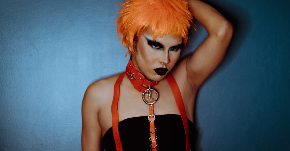 découvrez tout ce qu'il faut savoir sur le bdsm : définitions, pratiques, conseils pour débuter et sécurité. explorez cet univers avec respect et bienveillance.