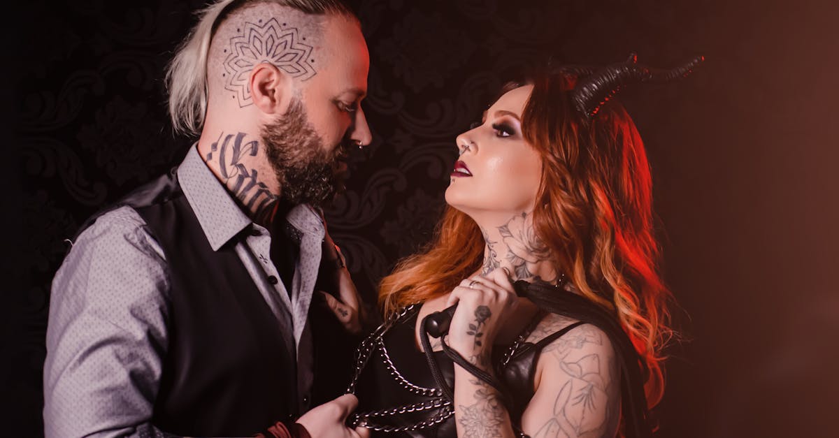 découvrez tout sur le bdsm : définitions, pratiques, conseils pour débutants et avertis, sécurité, consentement et ressources pour explorer le monde du bondage, de la domination et de la soumission en toute confiance.