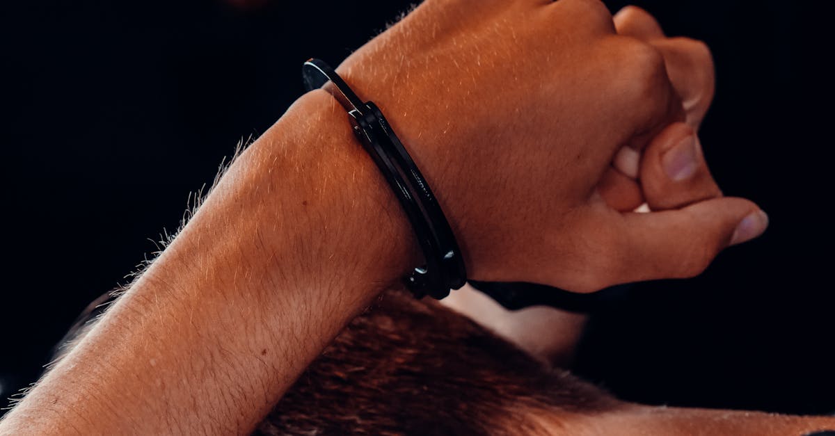 découvrez l’art du bondage : origines, pratiques, conseils de sécurité et différentes techniques pour une expérience sensuelle, esthétique ou ludique, adaptée à tous les niveaux.
