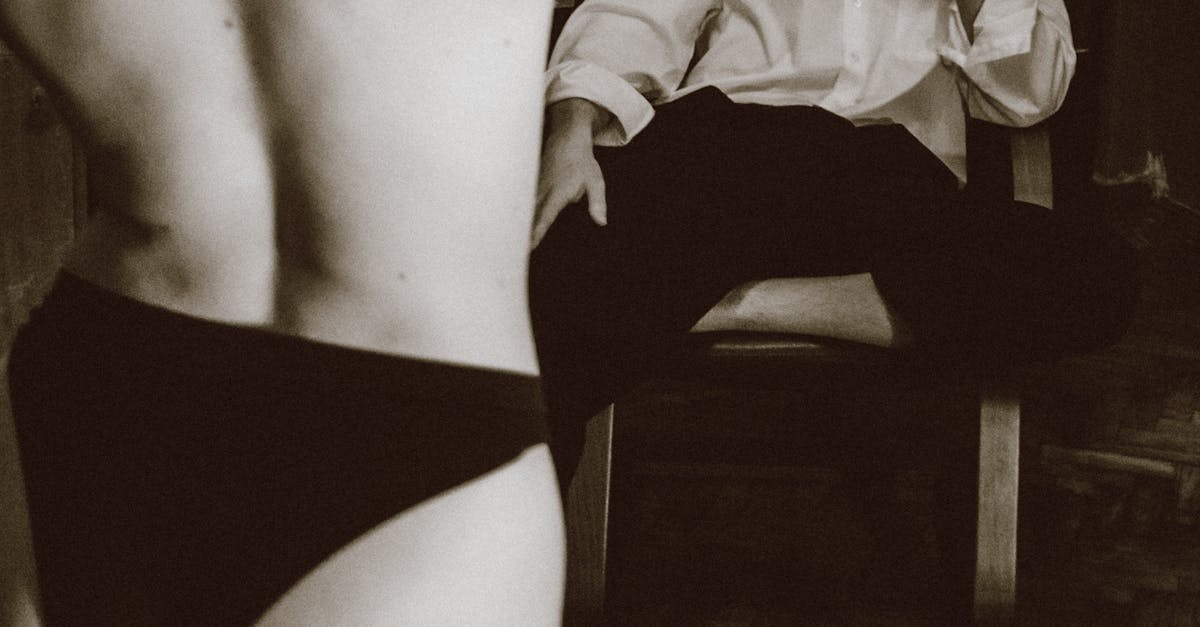 découvrez ce qu'est le foreplay, son importance dans la vie sexuelle, ainsi que des conseils et idées pour améliorer les préliminaires et renforcer l'intimité dans votre couple.