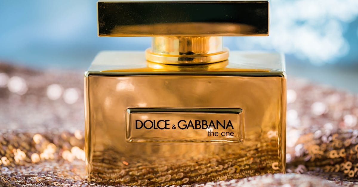 découvrez notre sélection de fragrances raffinées, conçues pour sublimer votre personnalité. trouvez le parfum idéal et laissez-vous séduire par des senteurs uniques et envoûtantes.