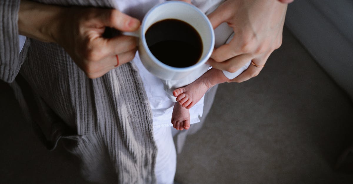 découvrez les lingettes intimes, idéales pour une hygiène quotidienne douce et rafraîchissante. formulées pour respecter l'équilibre naturel de la zone intime, elles offrent fraîcheur et confort à tout moment de la journée.