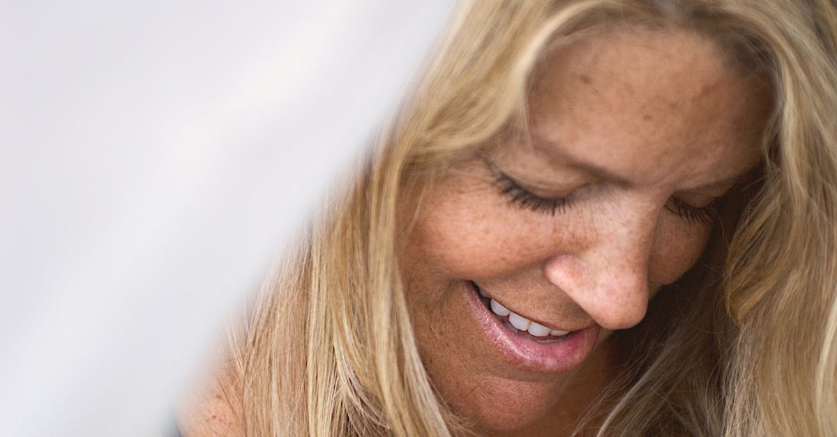 découvrez nos lingettes intimes, conçues pour offrir fraîcheur et douceur tout au long de la journée. pratiques et hypoallergéniques, elles respectent l'équilibre naturel de la peau. idéales pour une hygiène intime en toute discrétion.