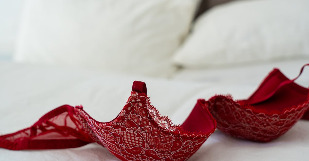 découvrez notre collection de lingerie élégante et confortable pour toutes les occasions. profitez d’un large choix de modèles tendance pour sublimer votre silhouette et vous sentir belle chaque jour.