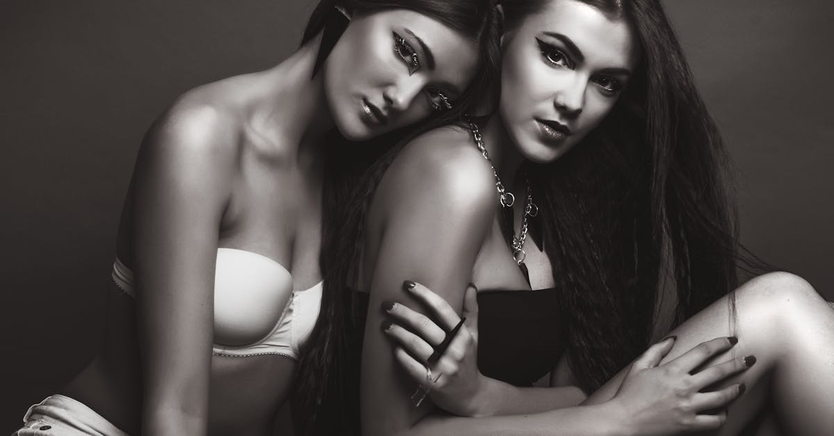 découvrez notre collection de lingerie élégante et confortable pour toutes les occasions. styles variés, tissus de qualité et créations raffinées pour sublimer votre beauté au quotidien.