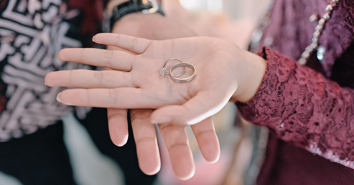 découvrez notre collection d’accessoires intimes pour hommes : élégance, confort et discrétion pour sublimer votre quotidien et vos moments spéciaux.