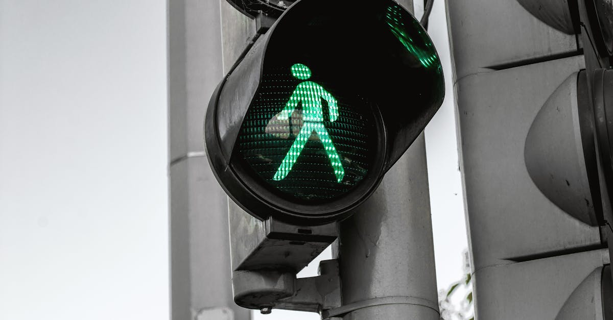 découvrez tous les aspects de la sécurité, les bonnes pratiques, conseils et solutions pour assurer la protection des personnes et des biens au quotidien.